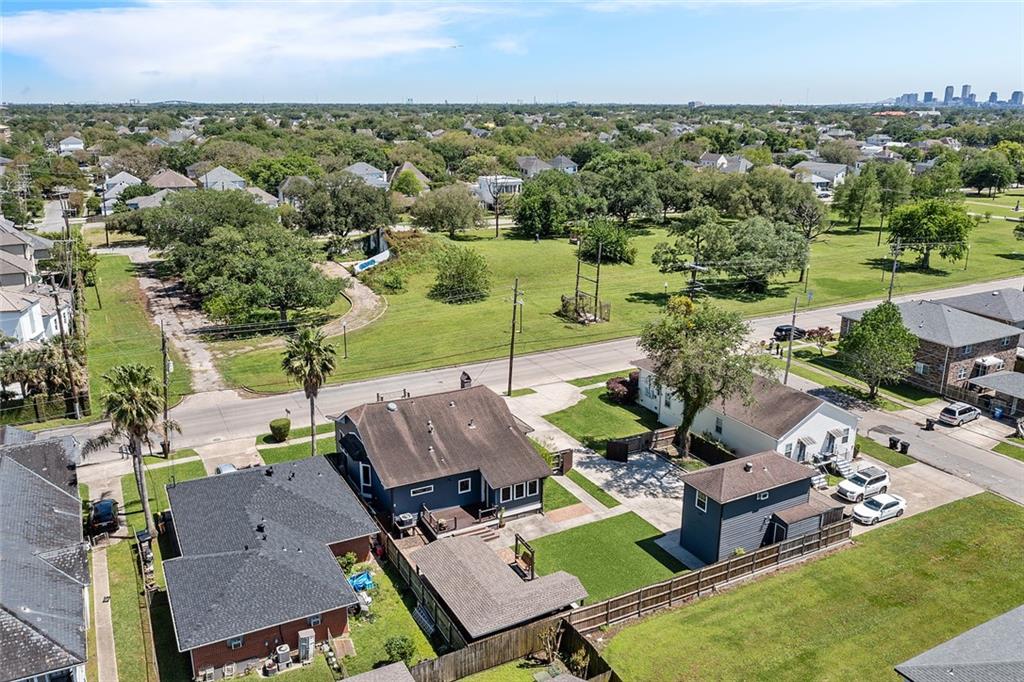 6944 PONTCHARTRAIN Boulevard
