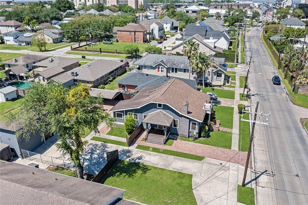 6944 PONTCHARTRAIN Boulevard