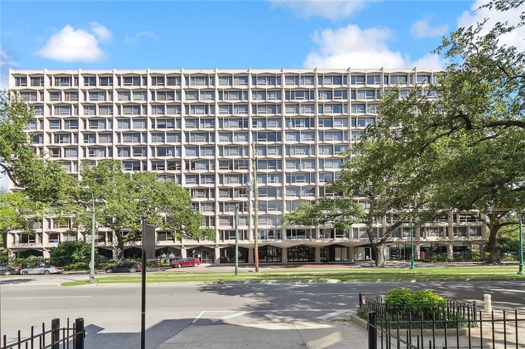 2100 ST CHARLES Avenue 4A