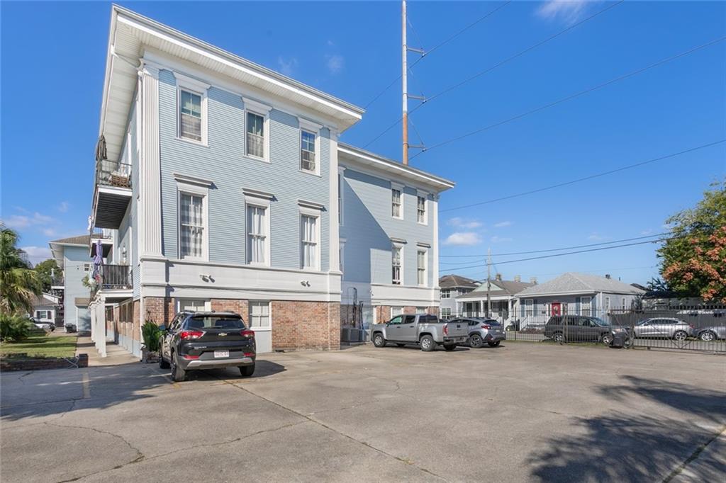4716 ANNUNCIATION Street 1B