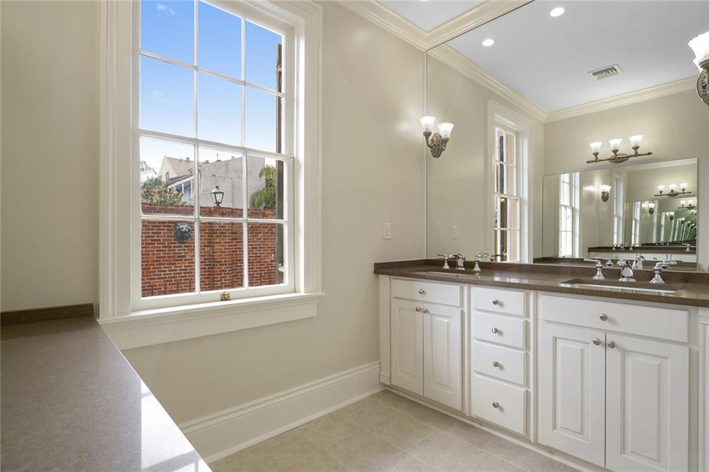 1029 BOURBON Street A
