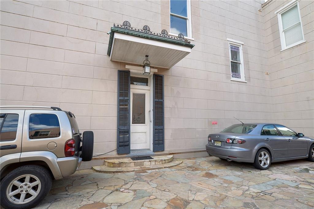 1029 BOURBON Street A