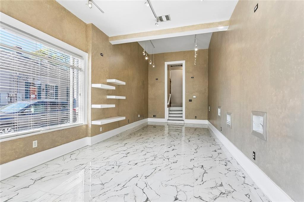 6071 MAGAZINE Street