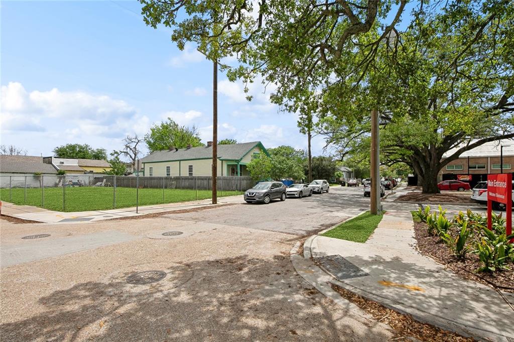8539 GREEN Street