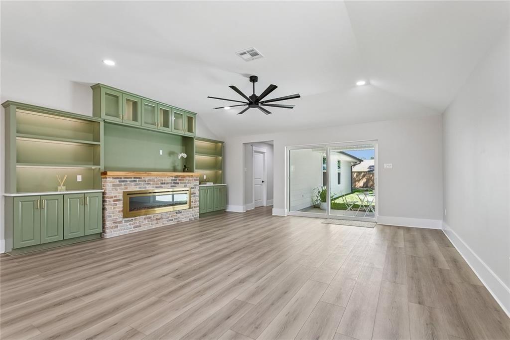 1029 AURORA Avenue