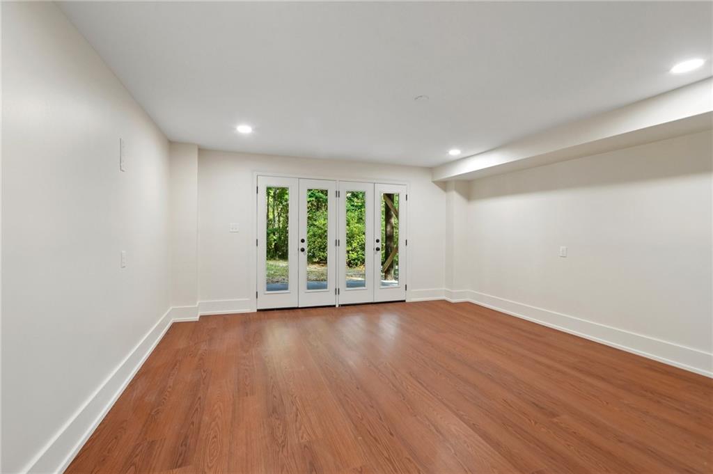 925 OLD LANDING Road