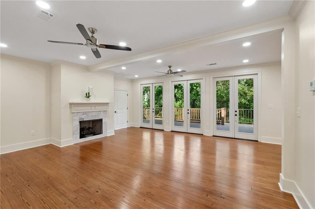 925 OLD LANDING Road
