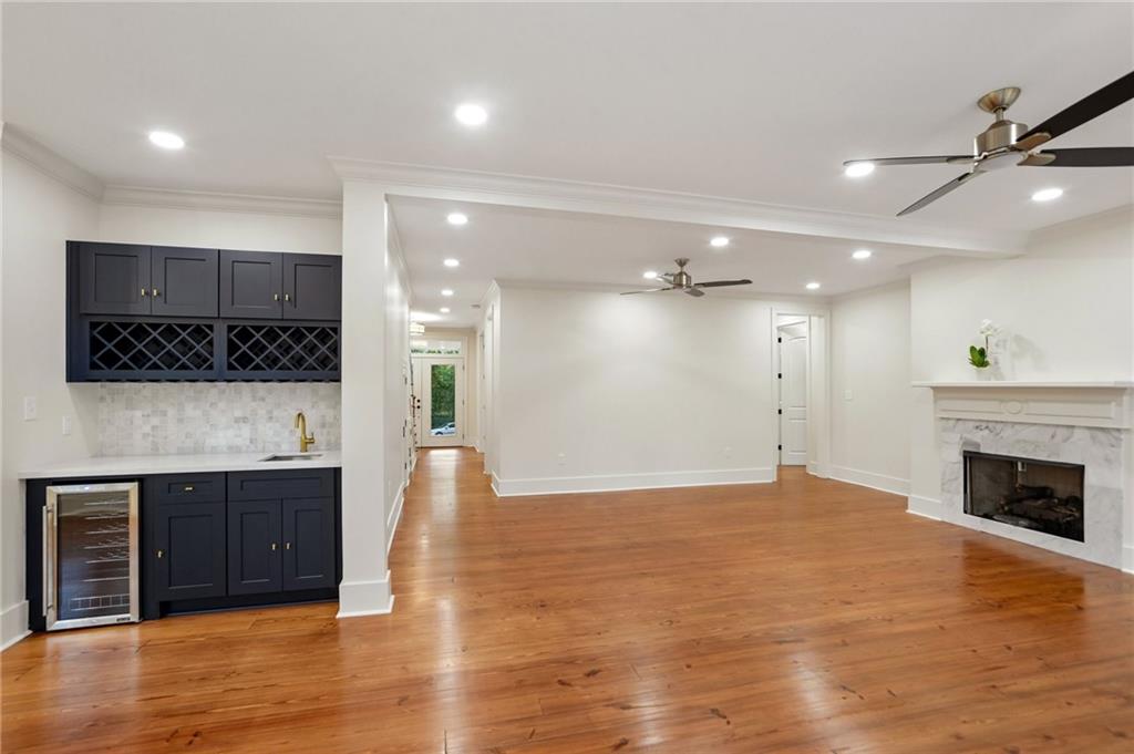 925 OLD LANDING Road