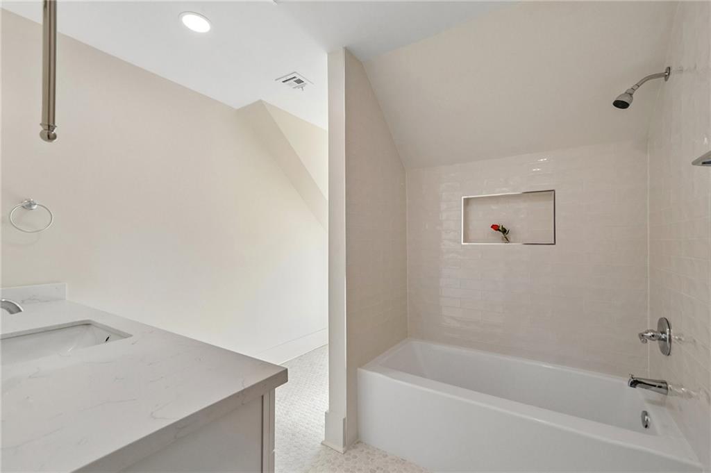 925 OLD LANDING Road