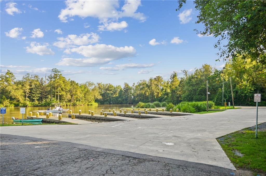 925 OLD LANDING Road