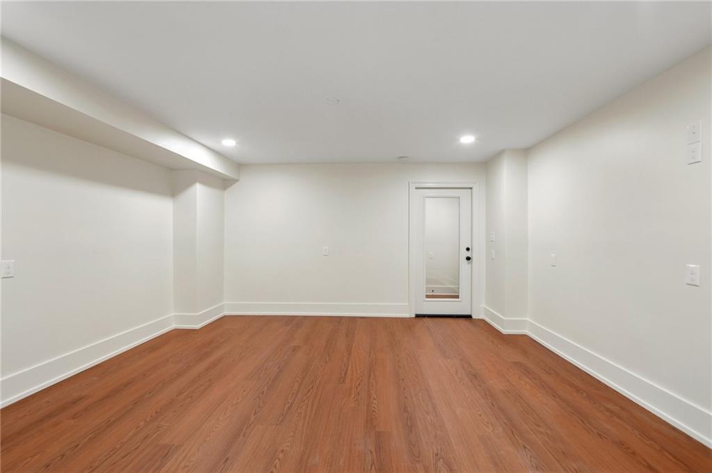 925 OLD LANDING Road
