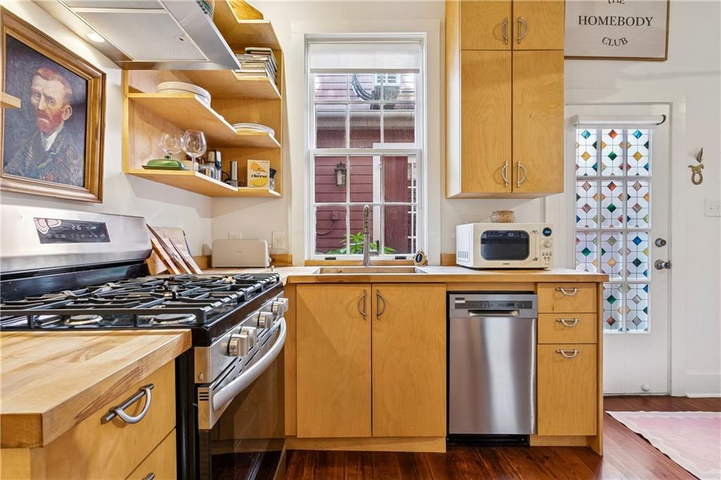 910 ST. PETER Street