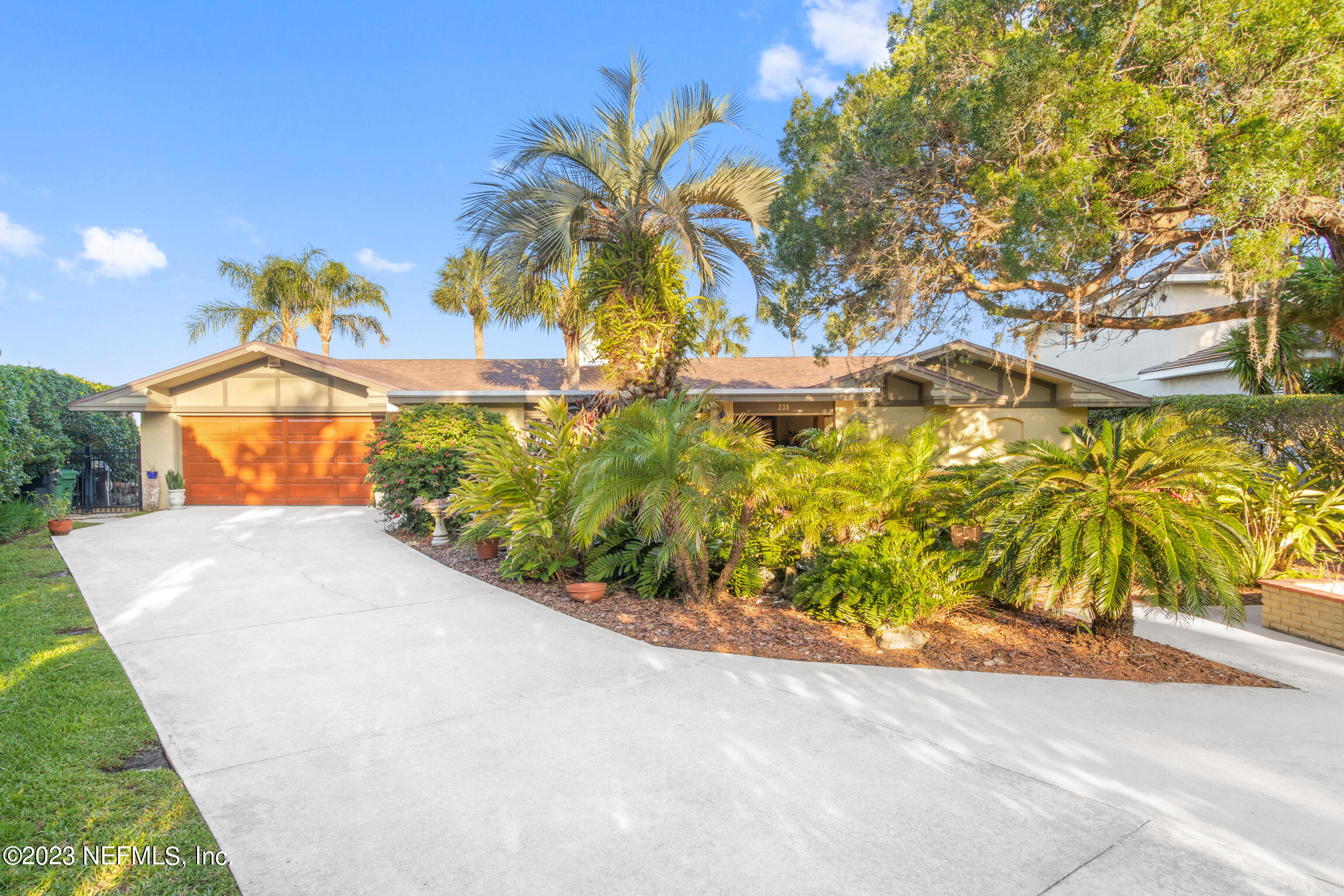 239 S MATANZAS Boulevard