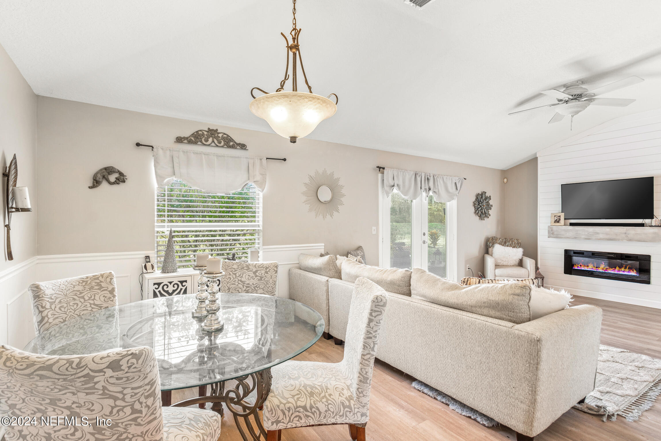 920 OAK ARBOR Circle