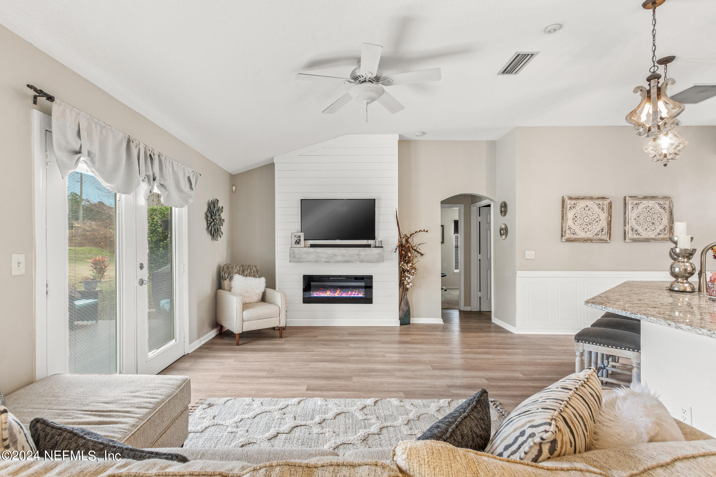 920 OAK ARBOR Circle