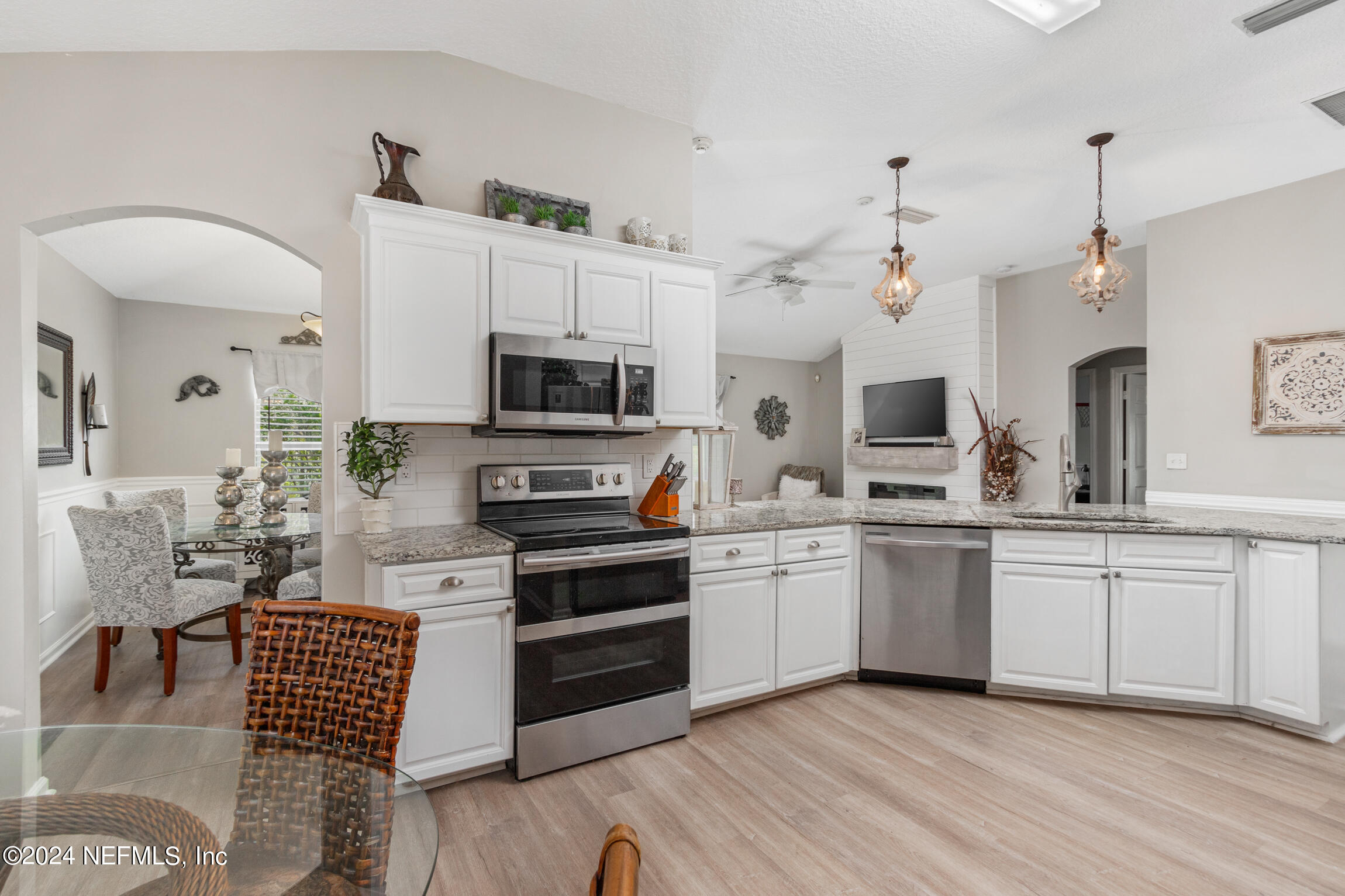 920 OAK ARBOR Circle