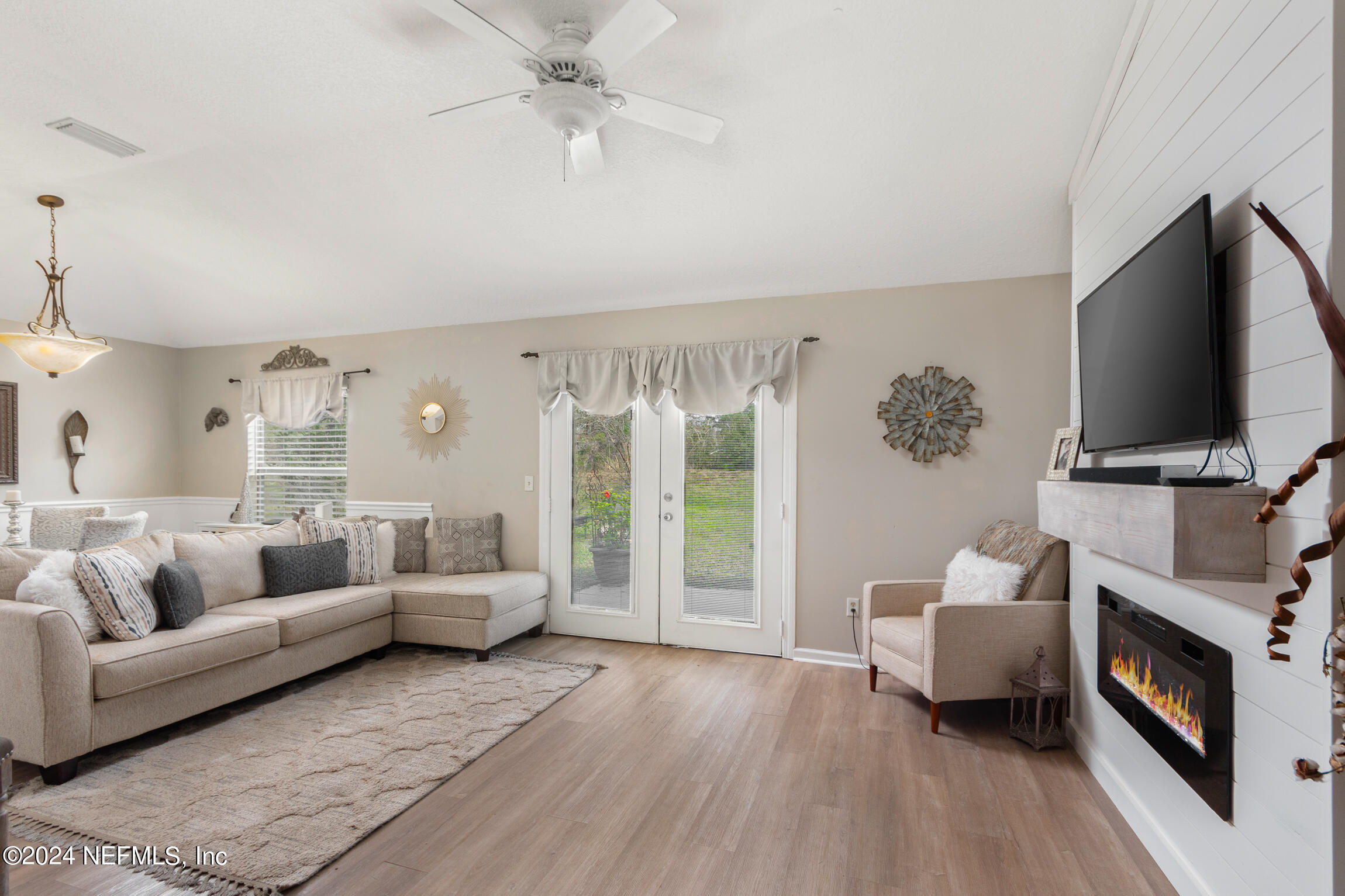 920 OAK ARBOR Circle