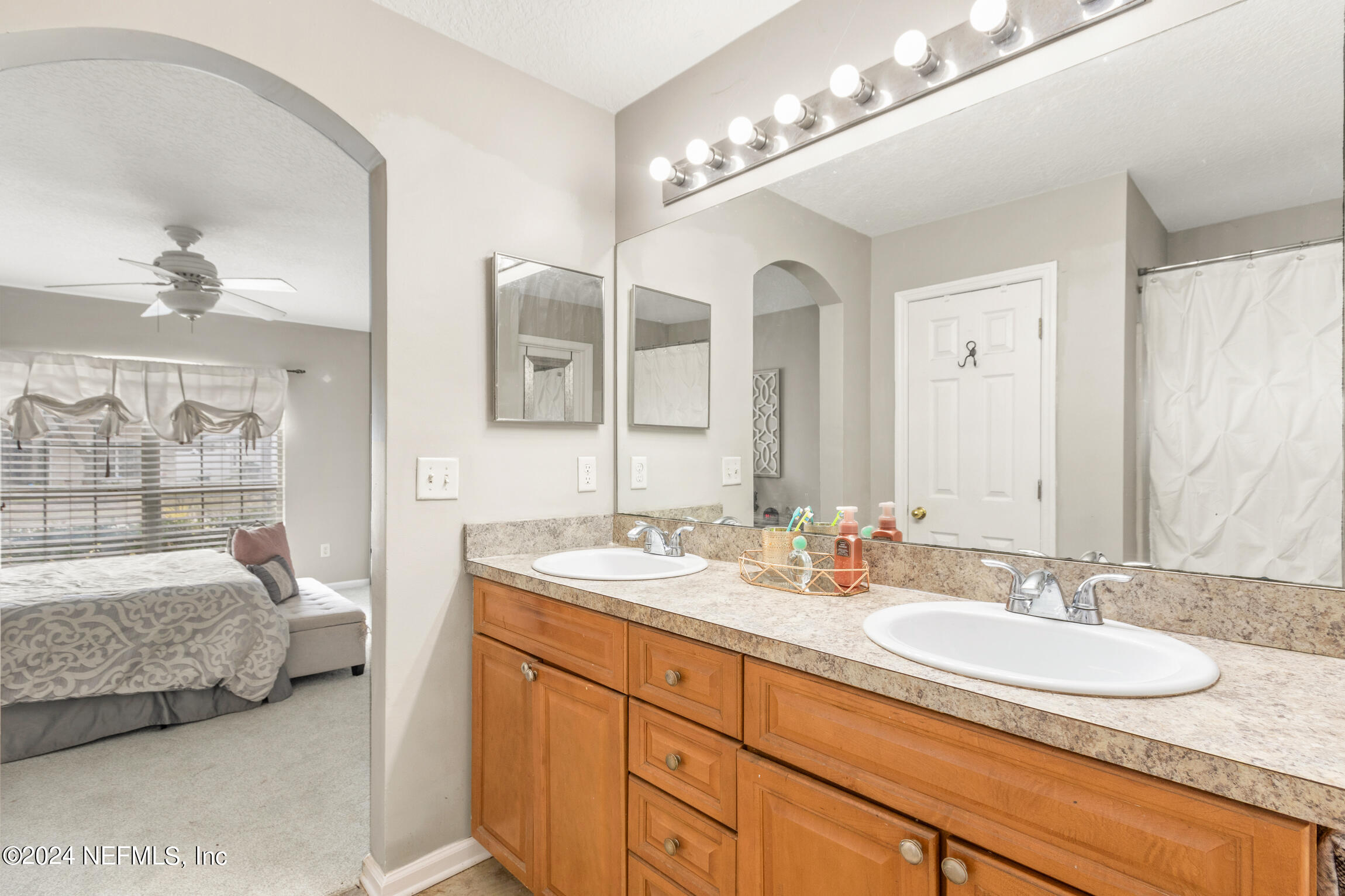 920 OAK ARBOR Circle