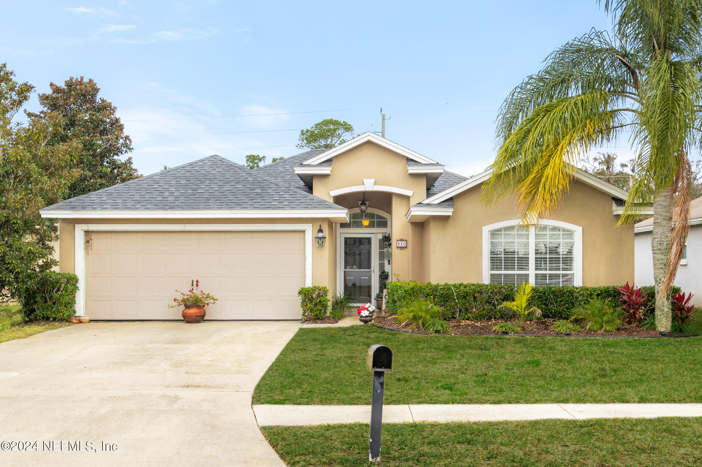 920 OAK ARBOR Circle