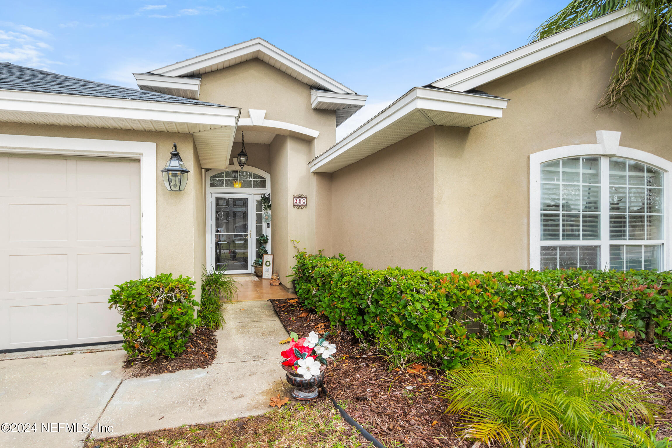 920 OAK ARBOR Circle