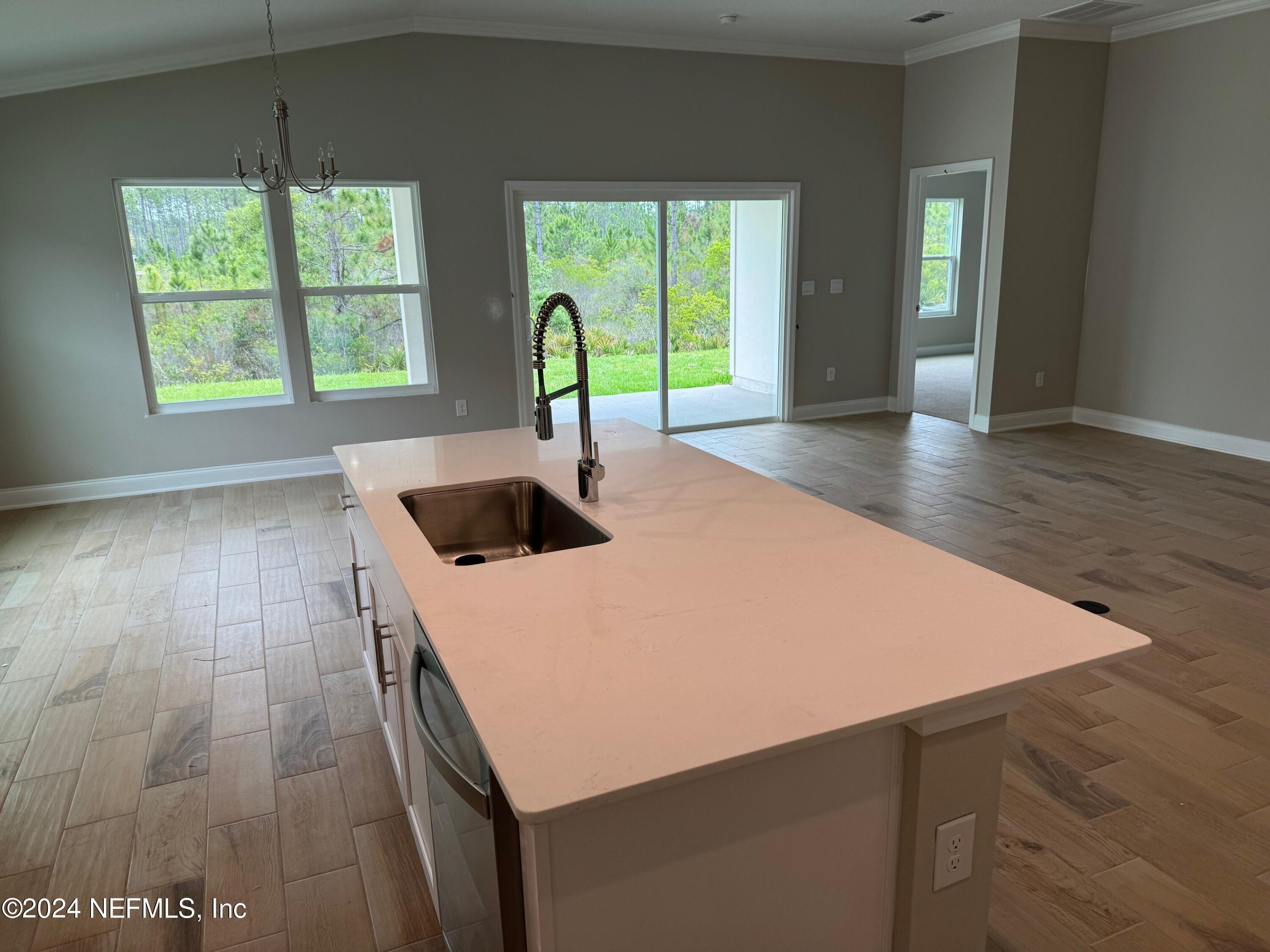 7 W SAWMILL Court