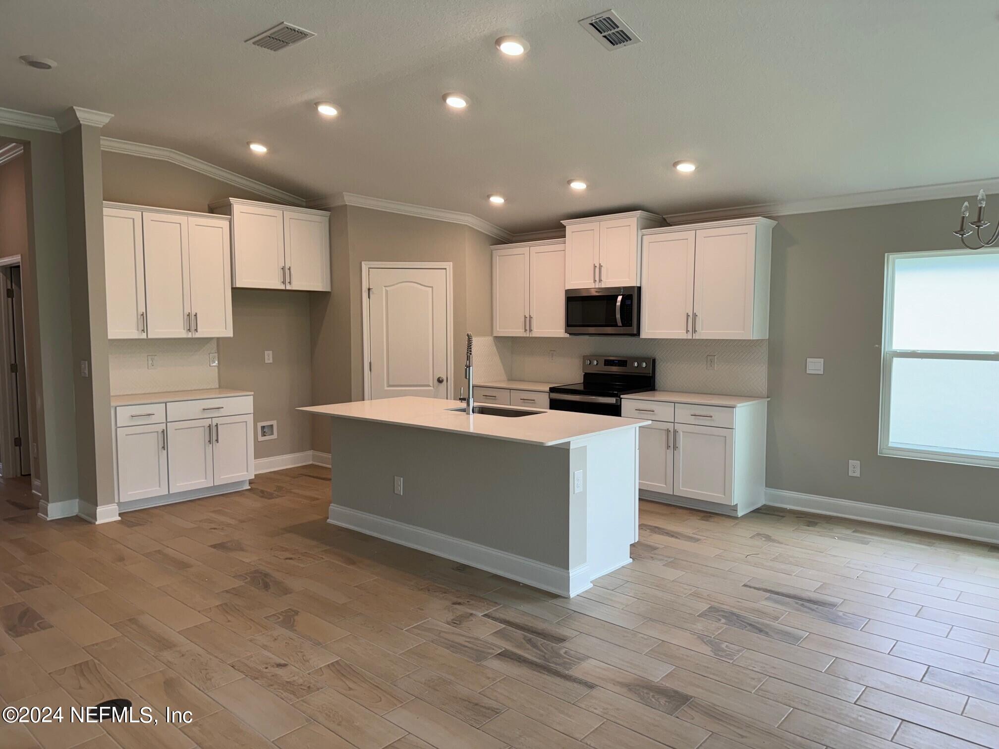 7 W SAWMILL Court