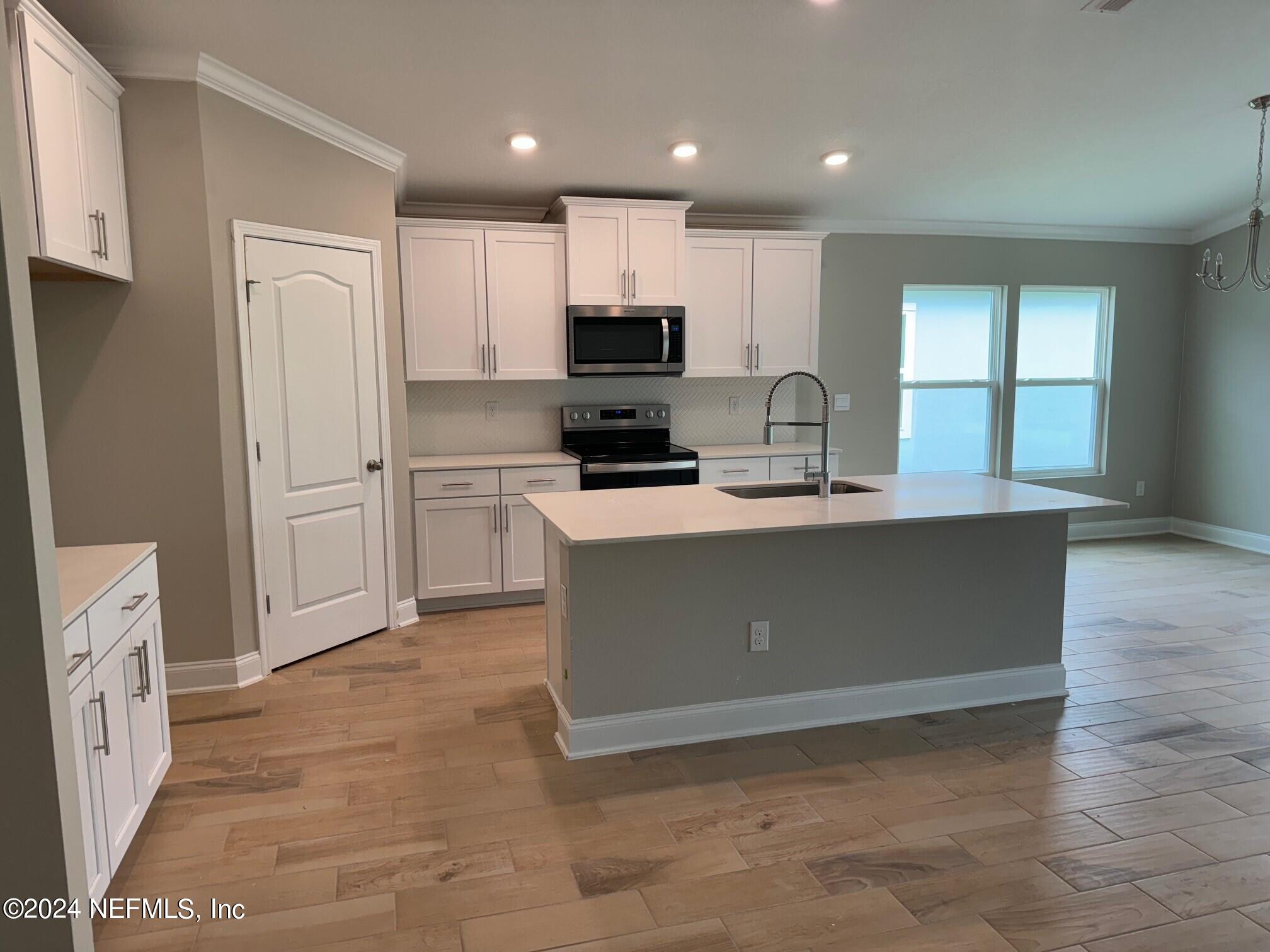 7 W SAWMILL Court