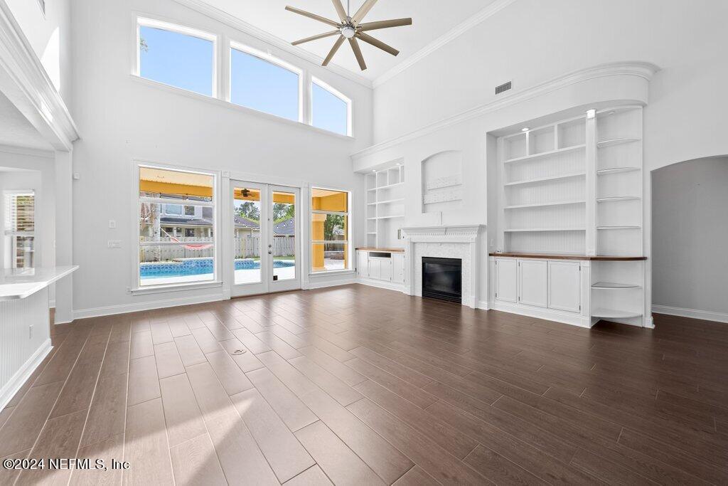 4009 LONICERA Loop