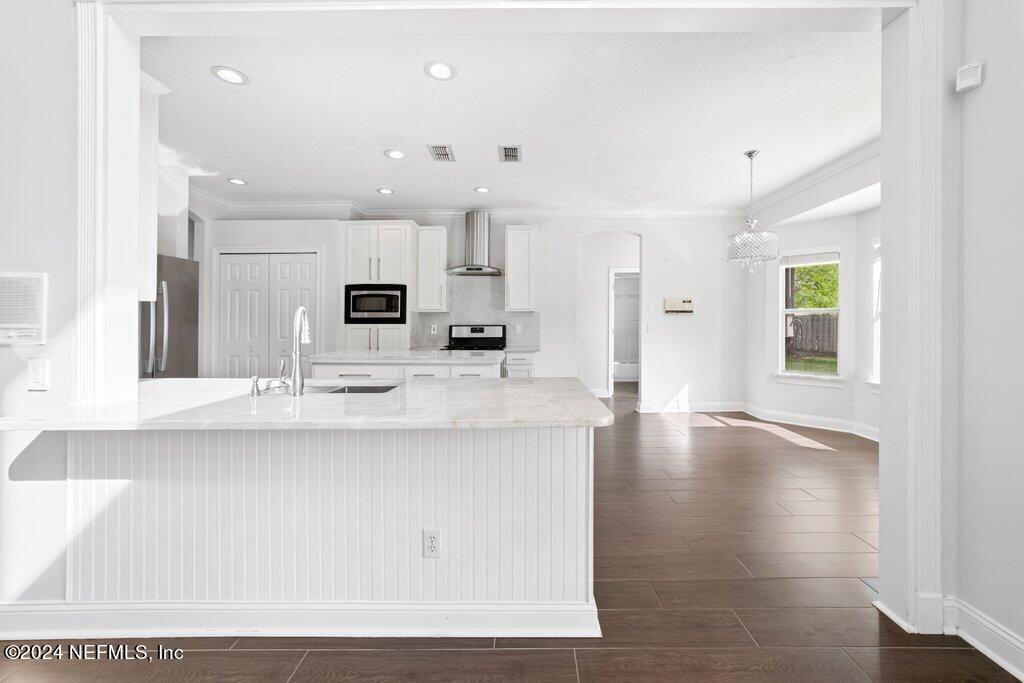 4009 LONICERA Loop