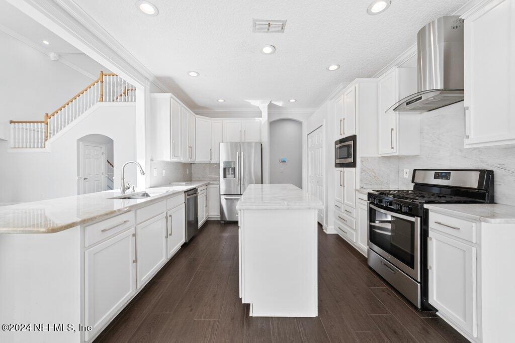 4009 LONICERA Loop