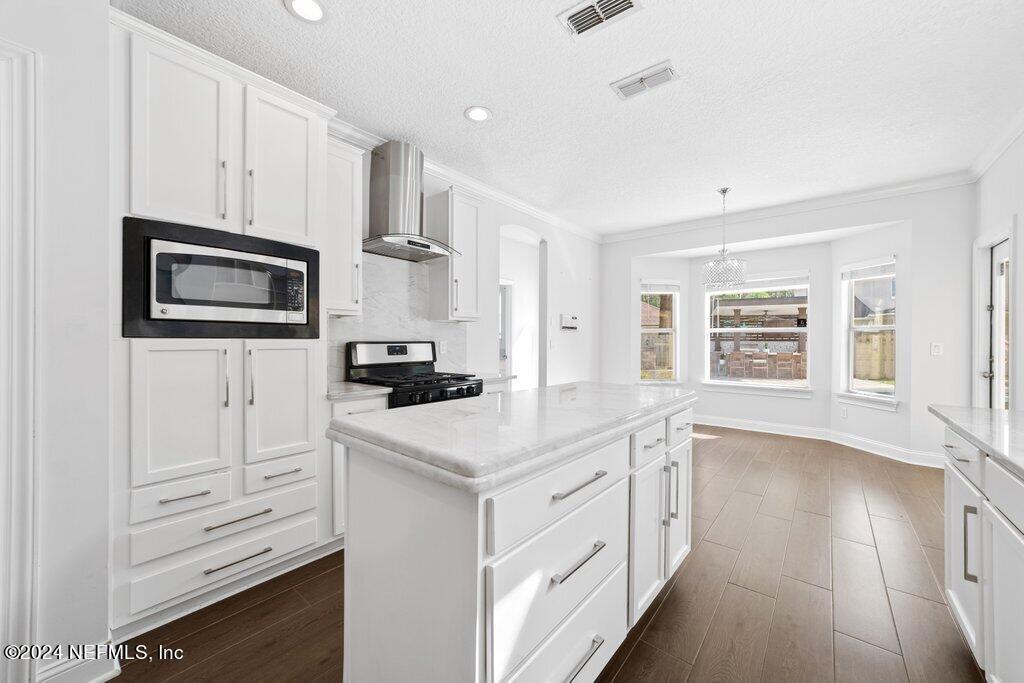 4009 LONICERA Loop
