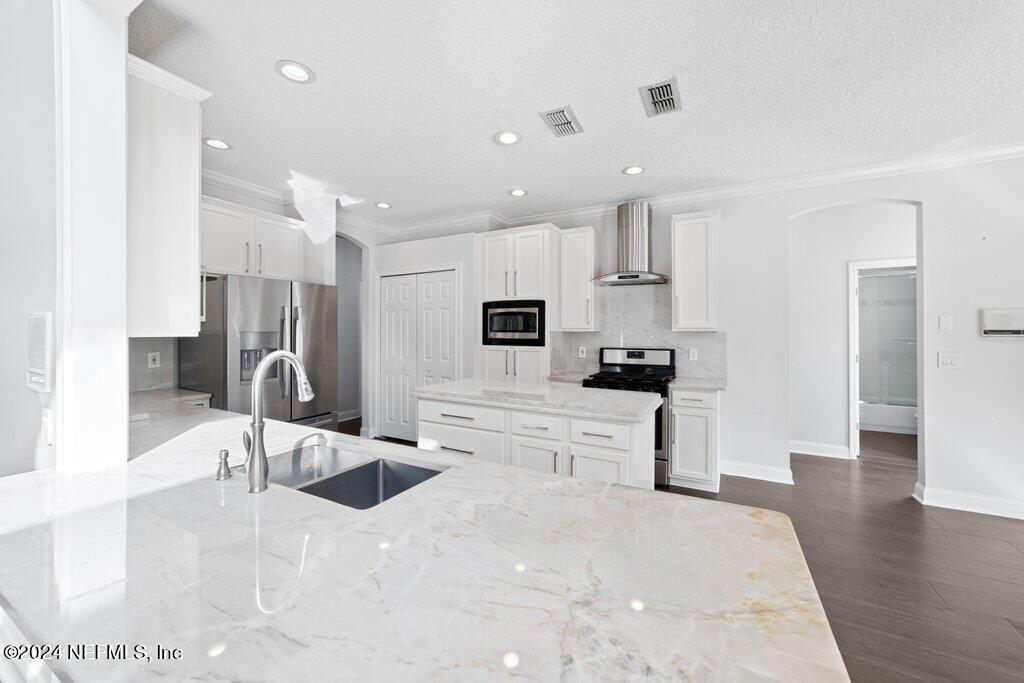 4009 LONICERA Loop