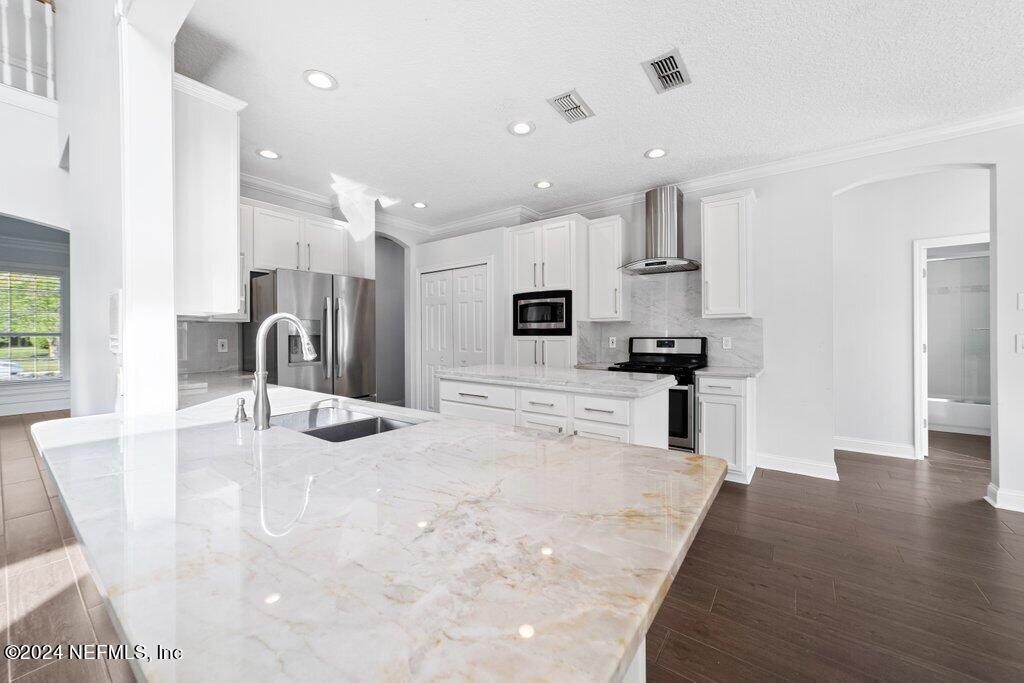 4009 LONICERA Loop