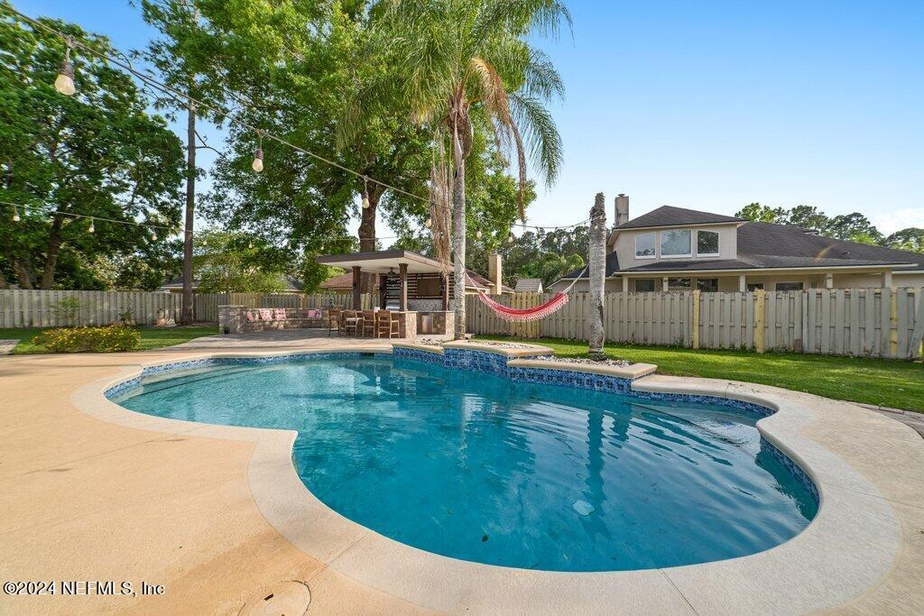 4009 LONICERA Loop