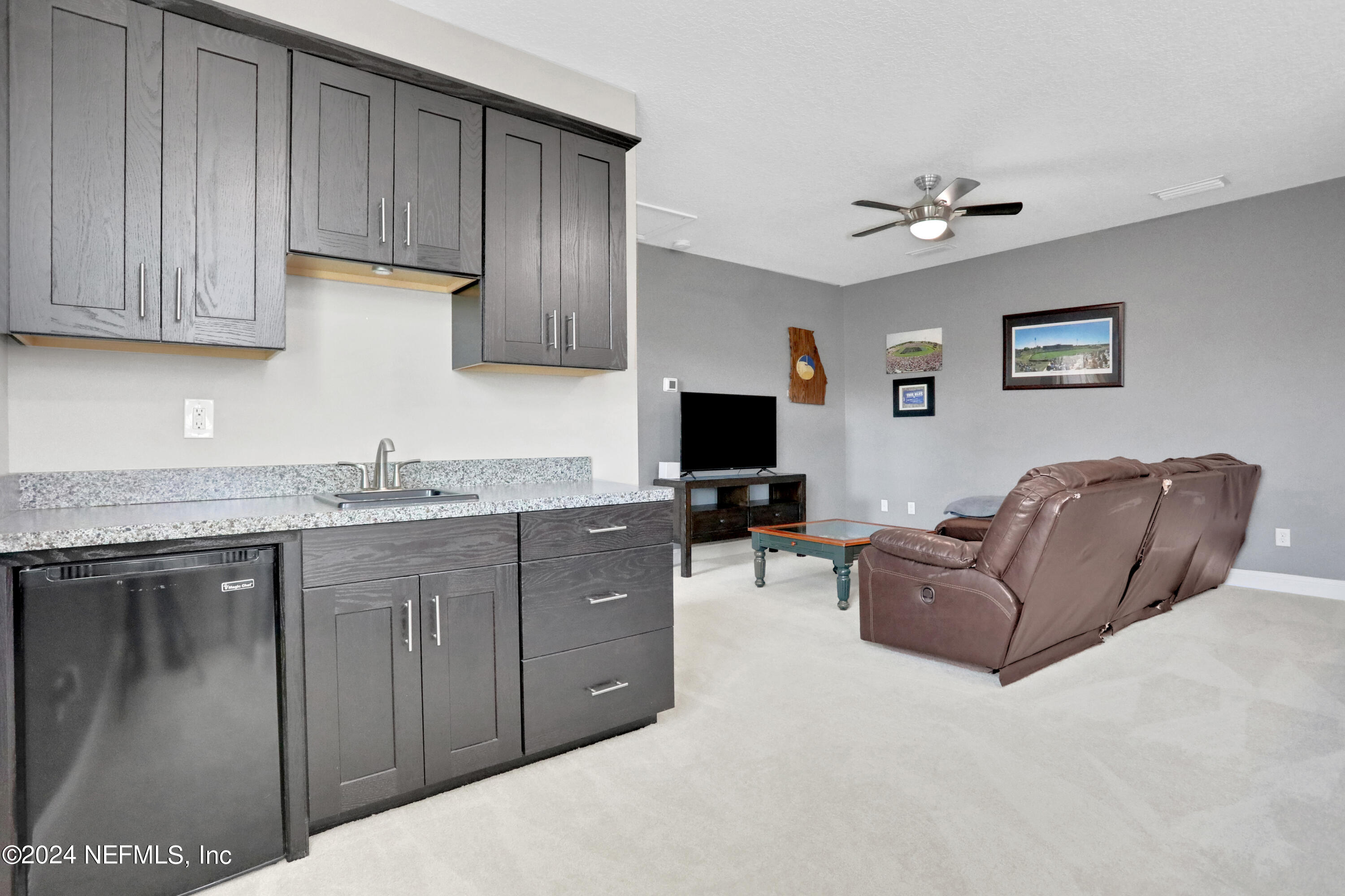 366 HOWLAND Drive