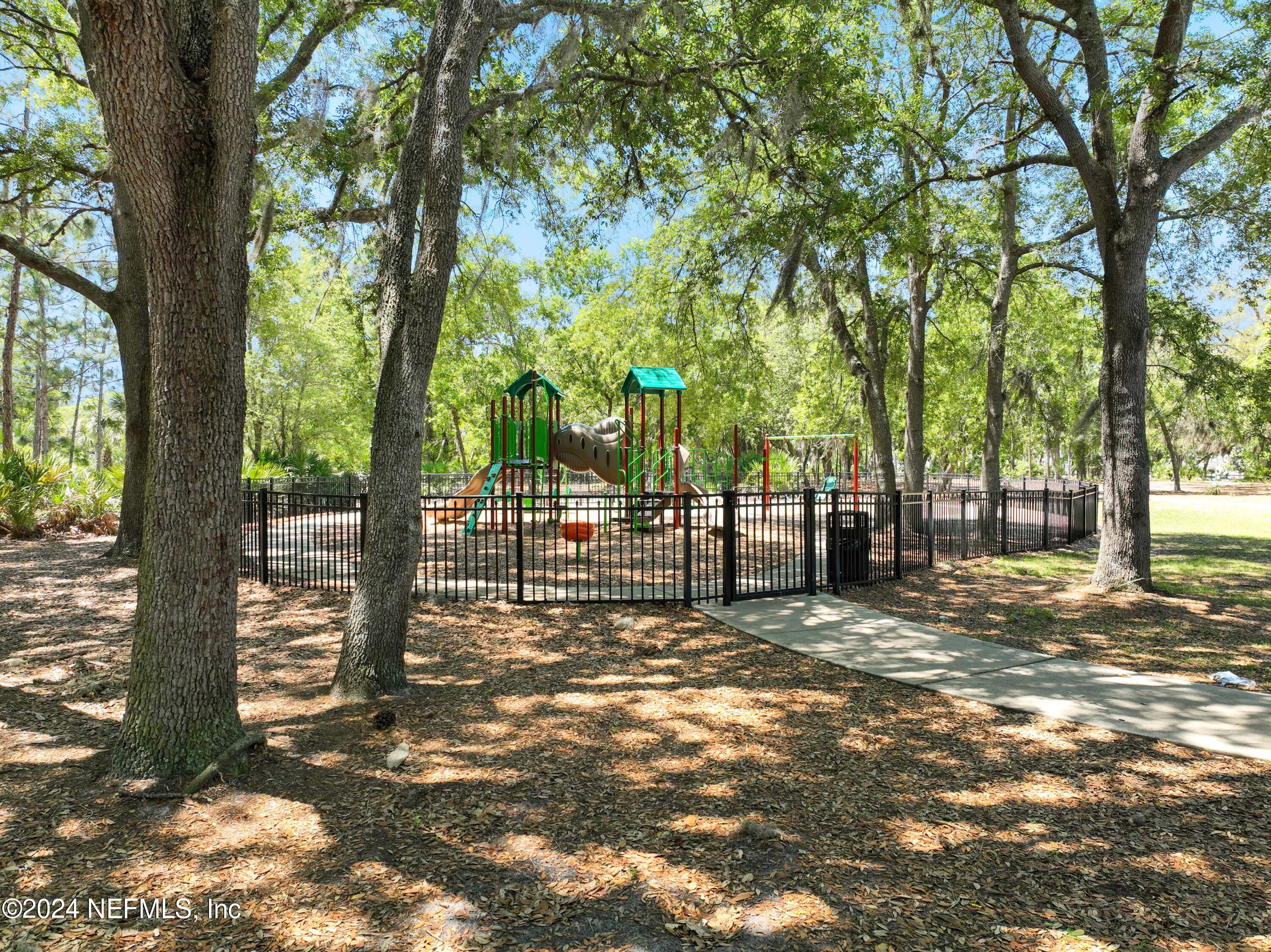 366 HOWLAND Drive