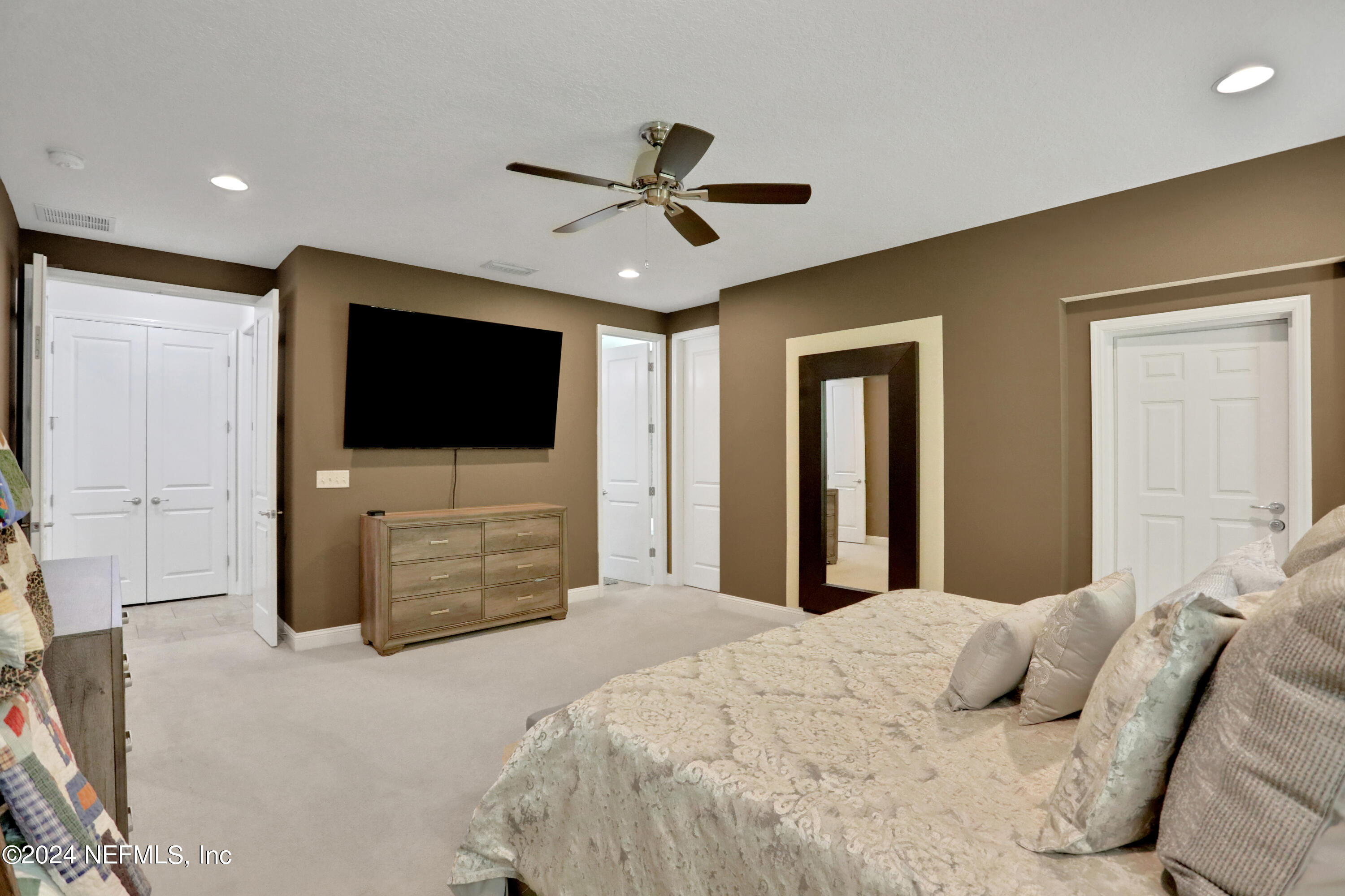 366 HOWLAND Drive