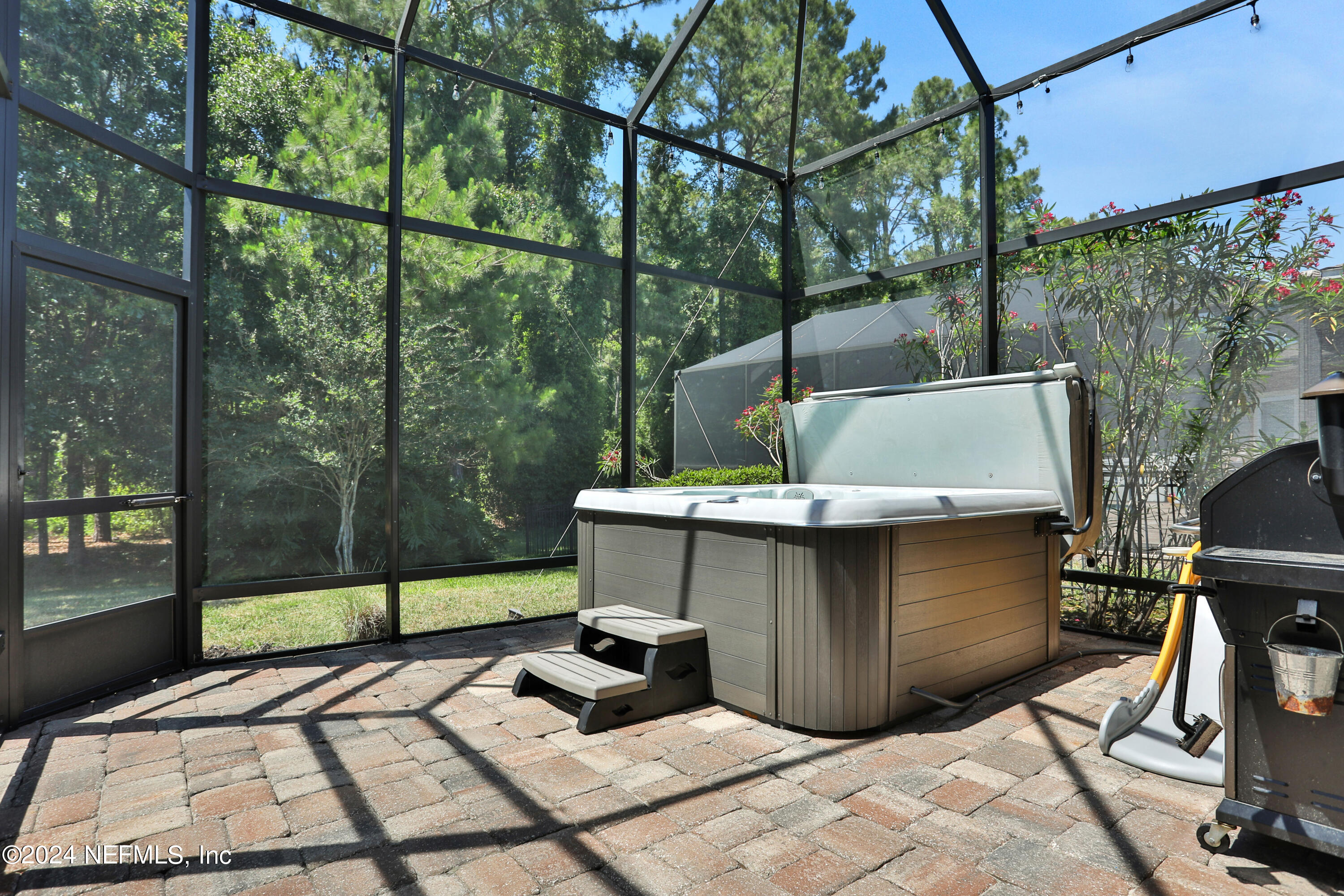 366 HOWLAND Drive