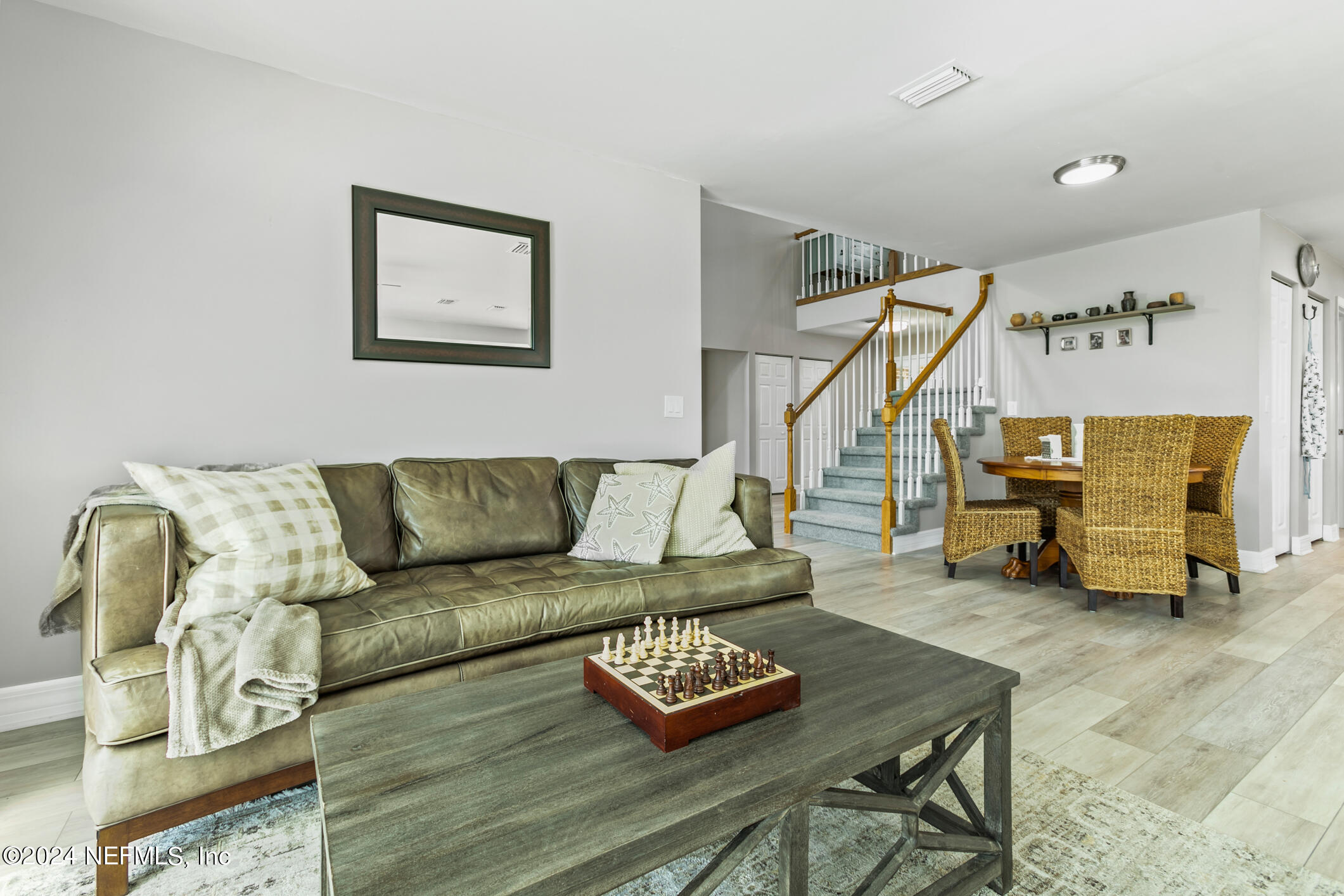 8 CEDARFORD Court