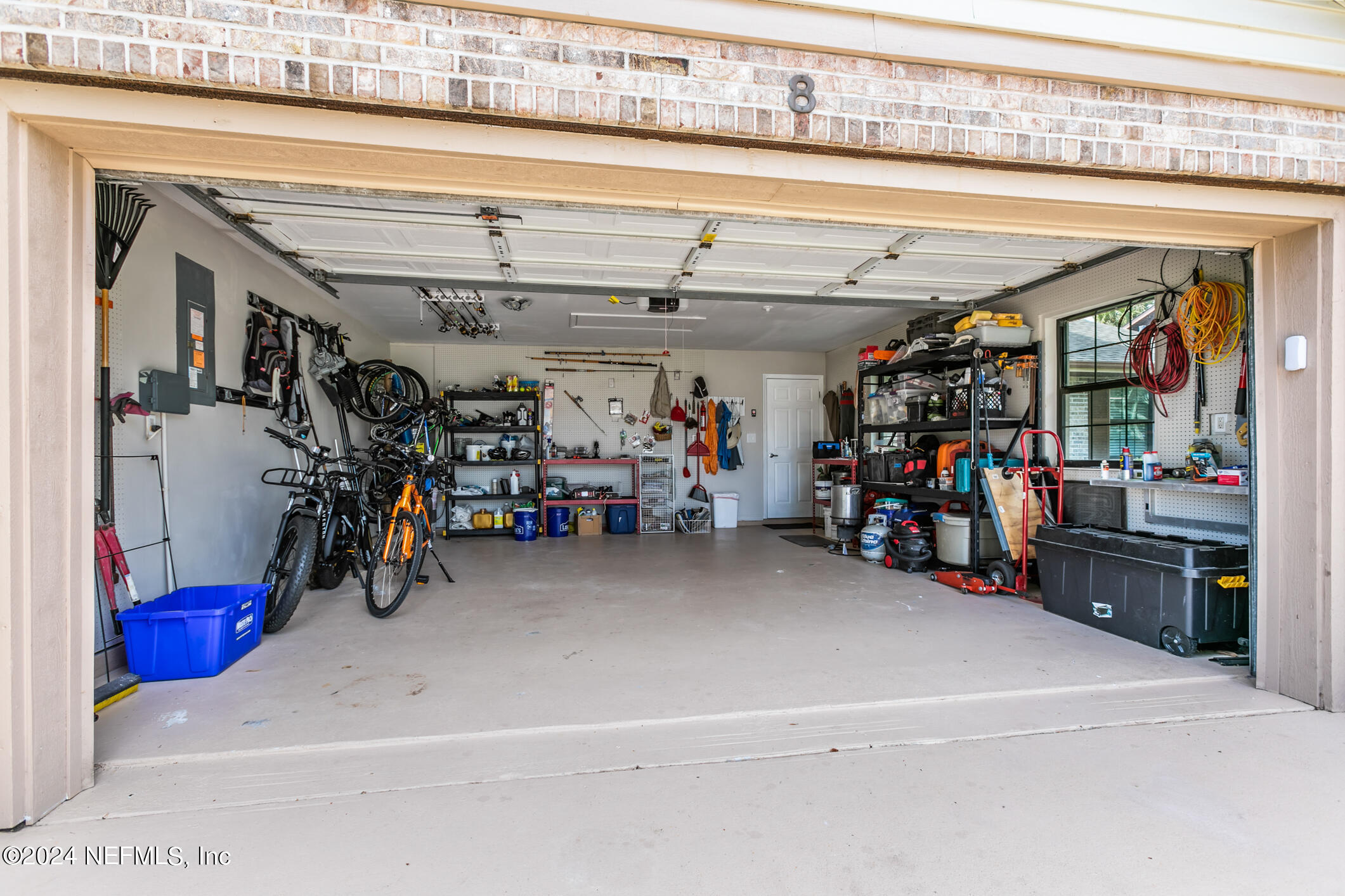 8 CEDARFORD Court