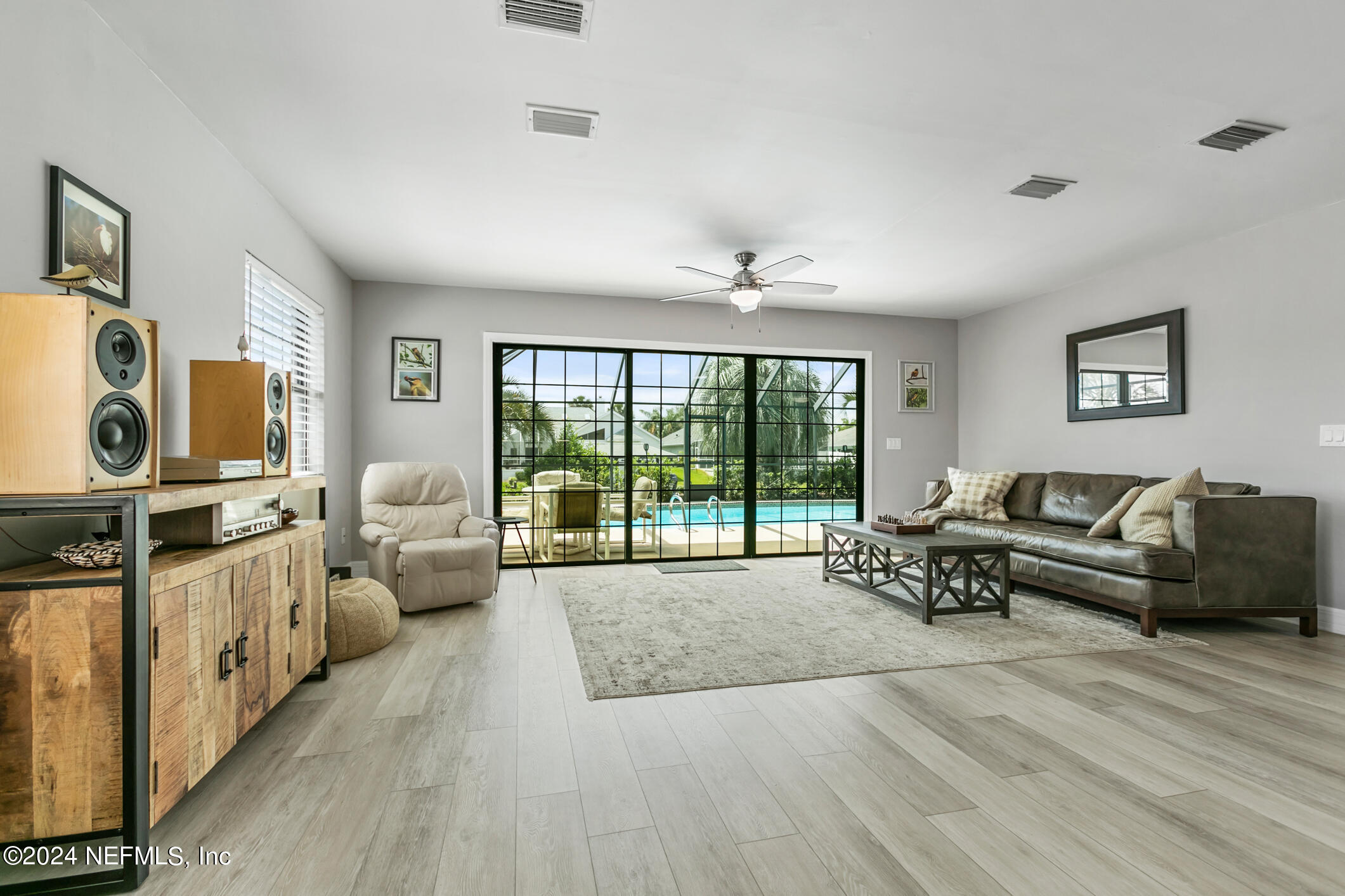 8 CEDARFORD Court