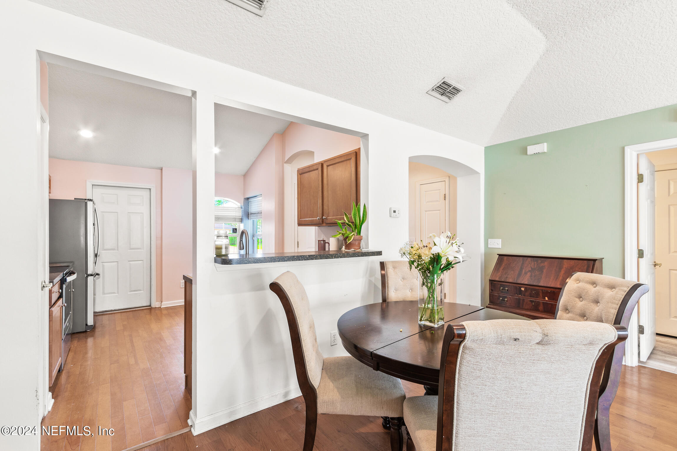992 OAK ARBOR Circle