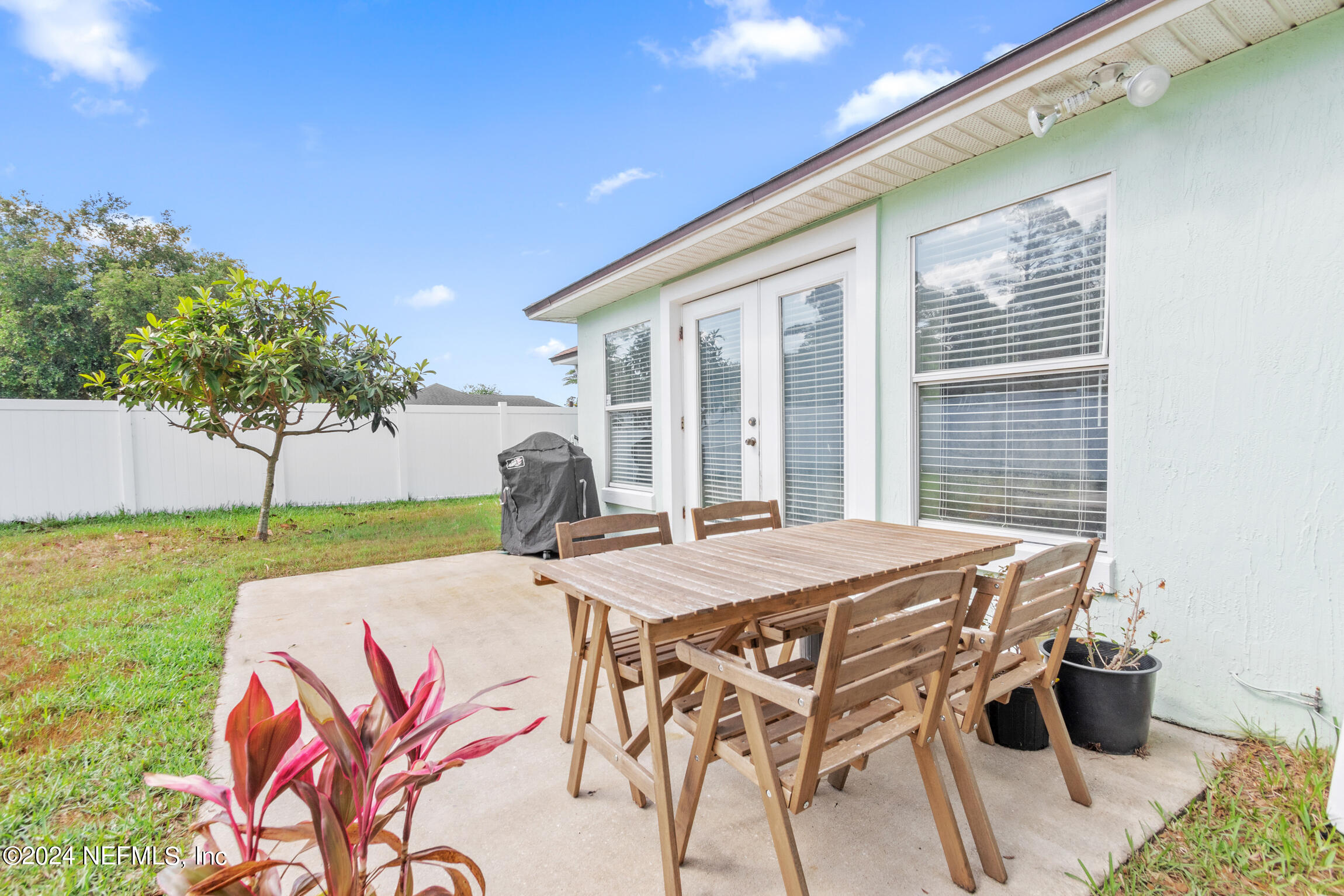992 OAK ARBOR Circle