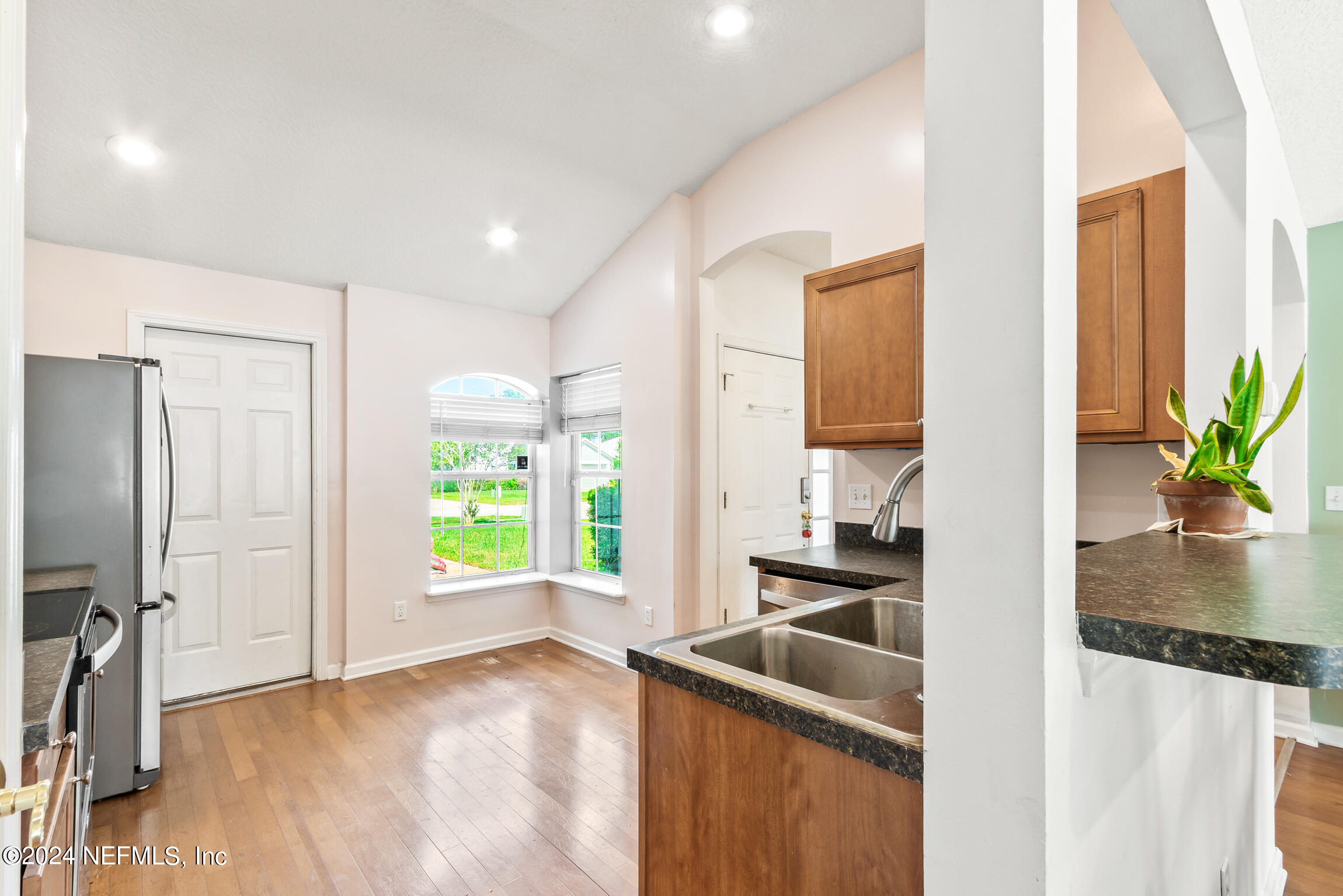 992 OAK ARBOR Circle