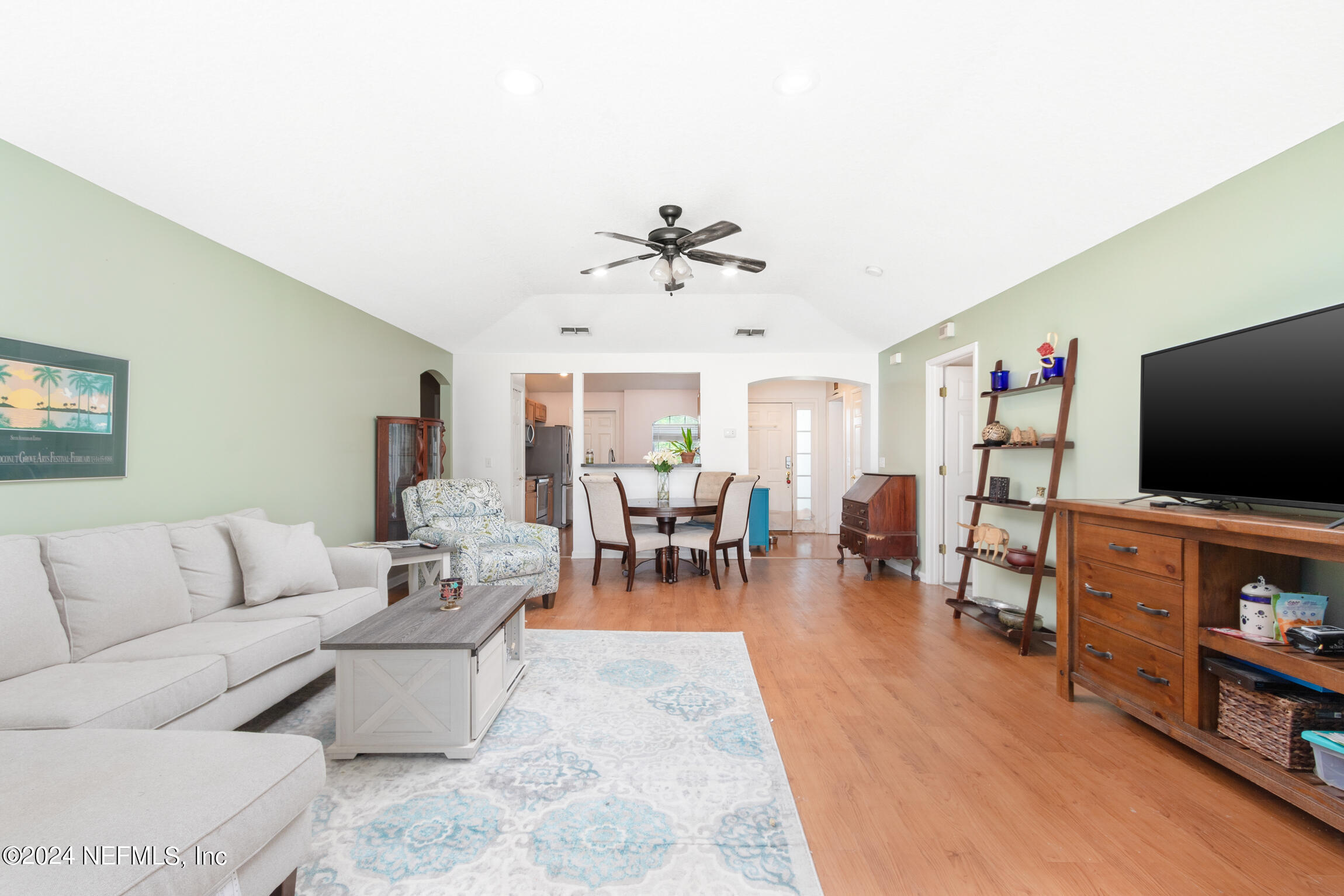 992 OAK ARBOR Circle