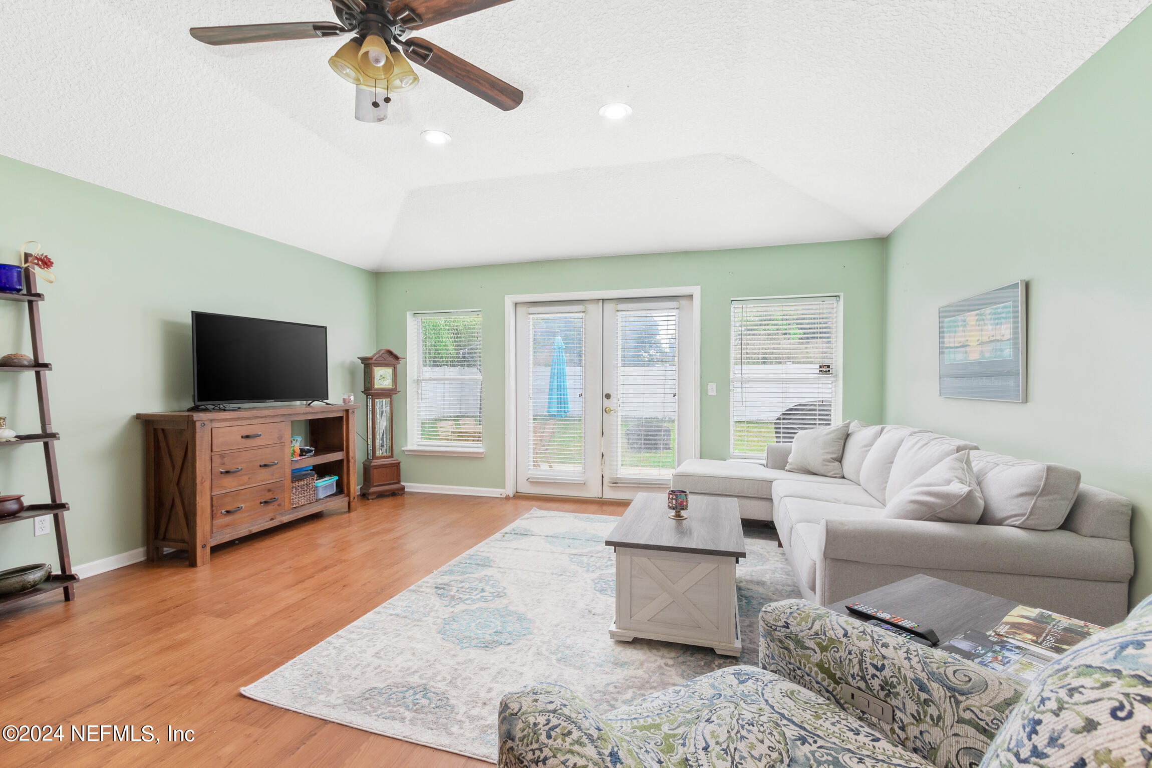 992 OAK ARBOR Circle