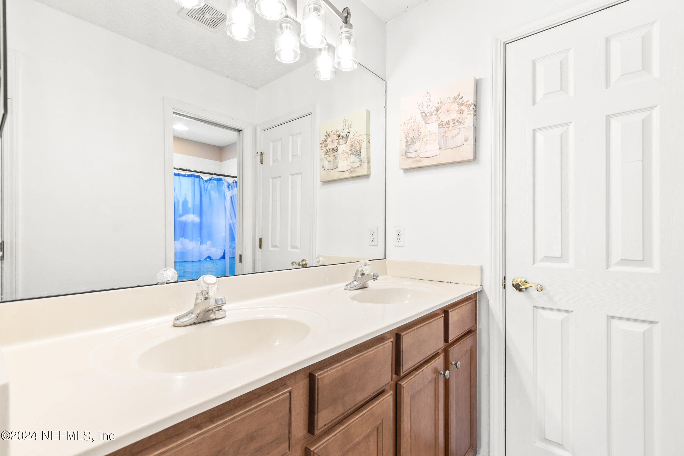 992 OAK ARBOR Circle