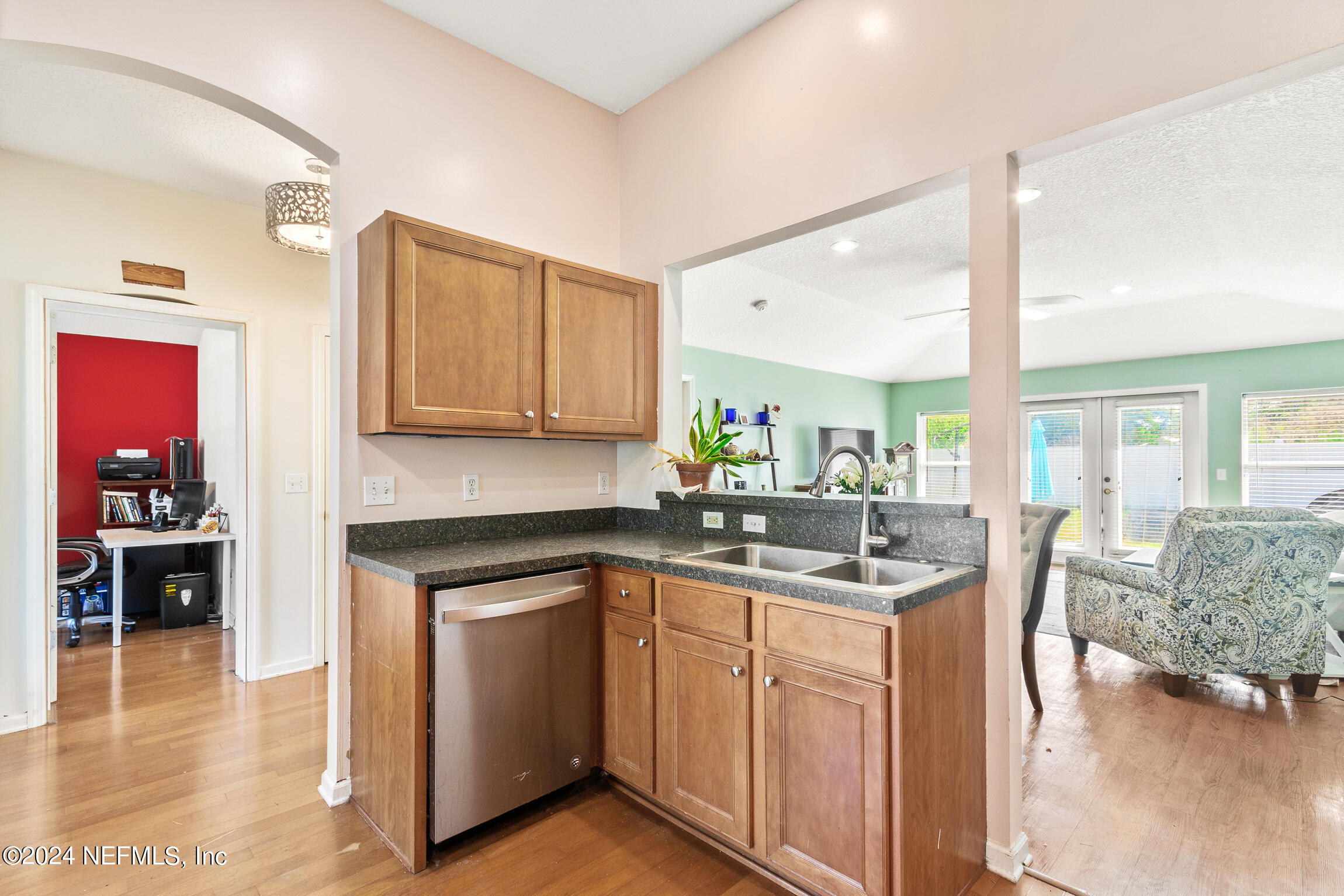 992 OAK ARBOR Circle