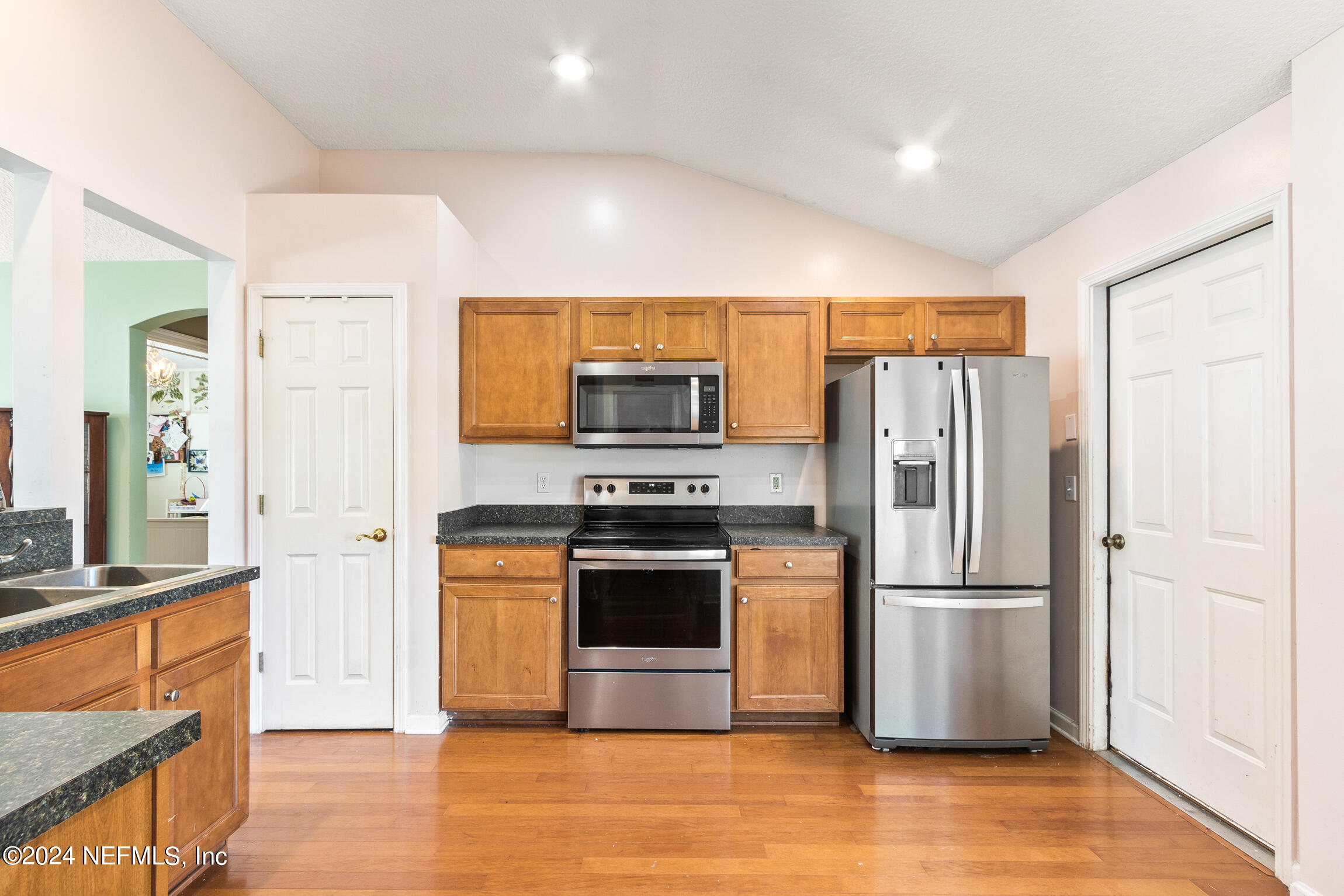992 OAK ARBOR Circle