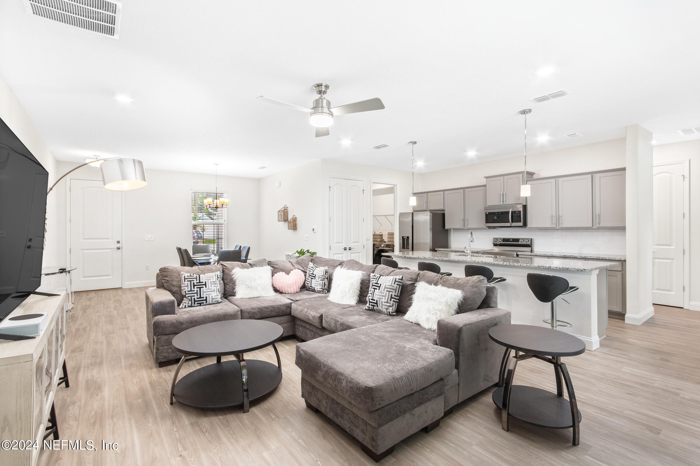 17 PITTMAN Place